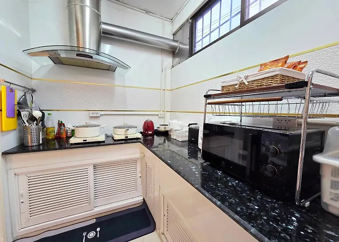 Cozy Living Sukhumvit 38 With Pool Table Near Bts Thonglor バンコク都