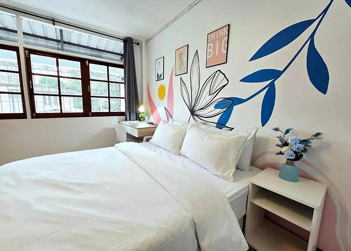 Cozy Living Sukhumvit 38 With Pool Table Near Bts Thonglor *