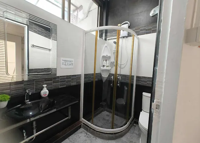 Cozy Living Sukhumvit 38 With Pool Table Near Bts Thonglor