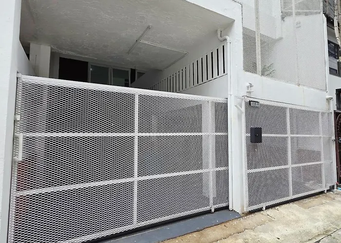 Cozy Living Sukhumvit 38 With Pool Table Near Bts Thonglor
