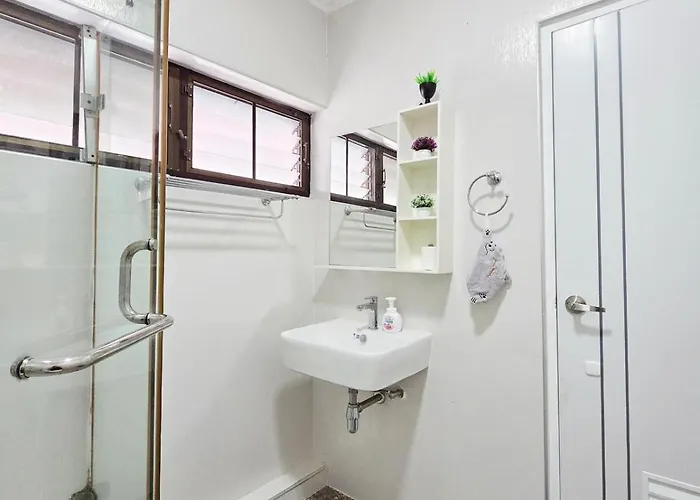 Cozy Living Sukhumvit 38 With Pool Table Near Bts Thonglor 別荘