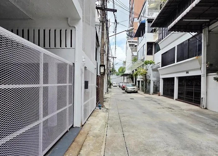 別荘 Cozy Living Sukhumvit 38 With Pool Table Near Bts Thonglor *