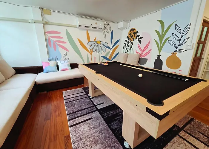 Cozy Living Sukhumvit 38 With Pool Table Near Bts Thonglor *